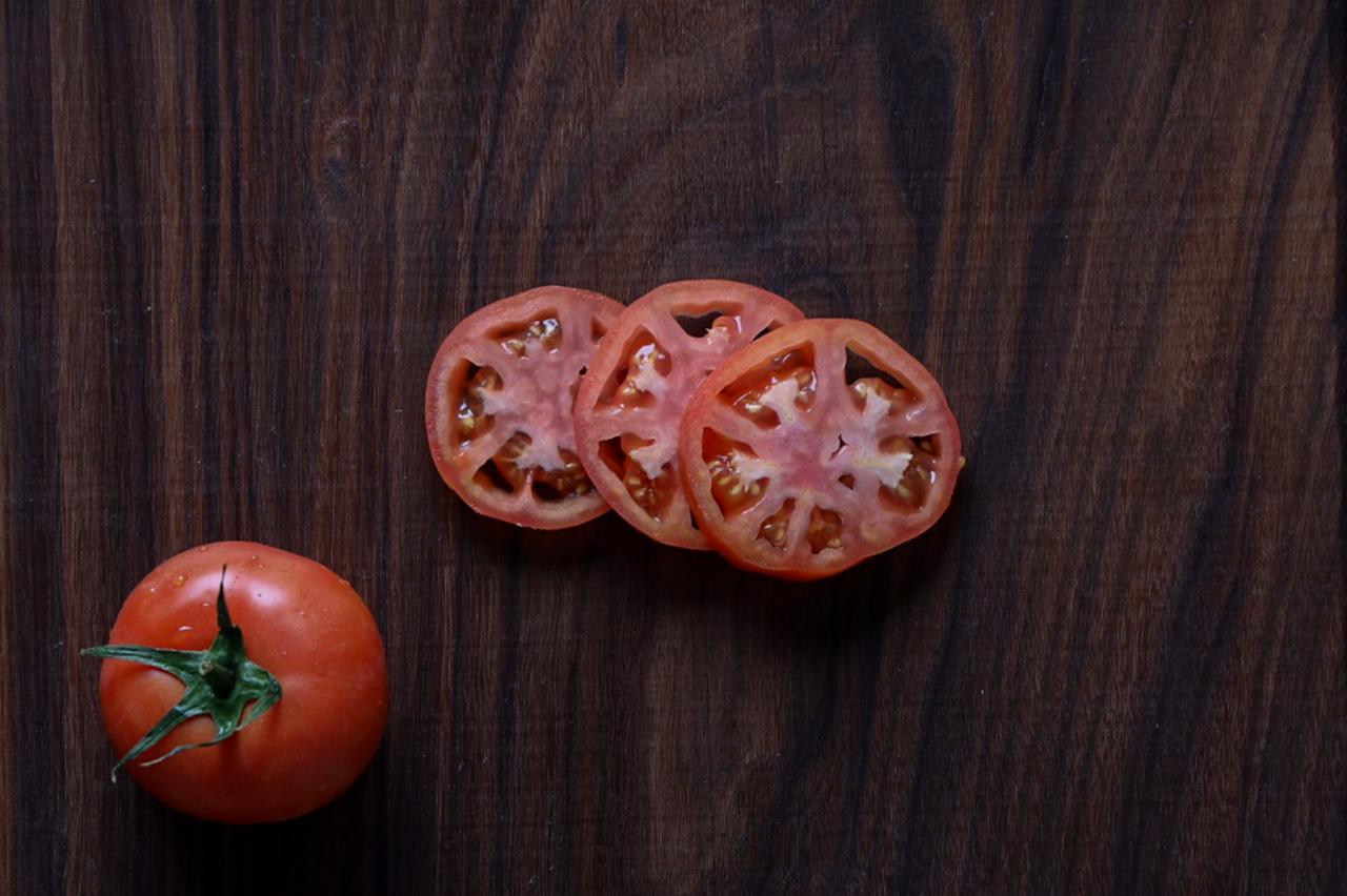 لوح تقطيع 37x30 cm من خشب الجوز النادر  - صورة 5
