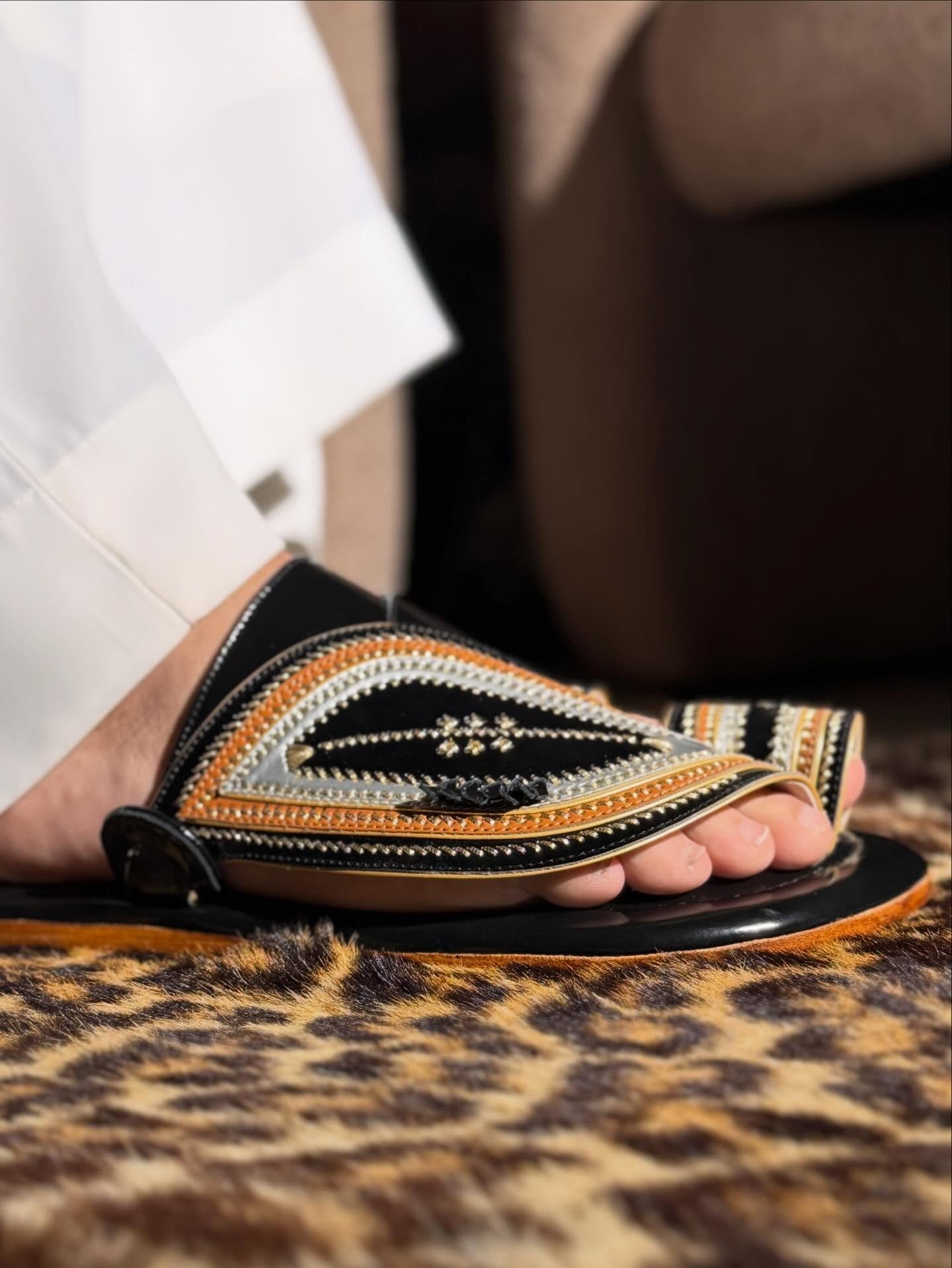 تطريز شرقي اسود فاخر - صورة 1