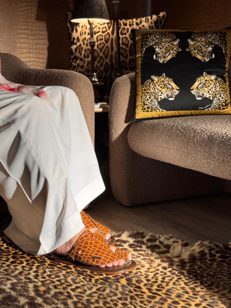   حذاء جلد تمساح ملكي – لون عسلي - صورة 2