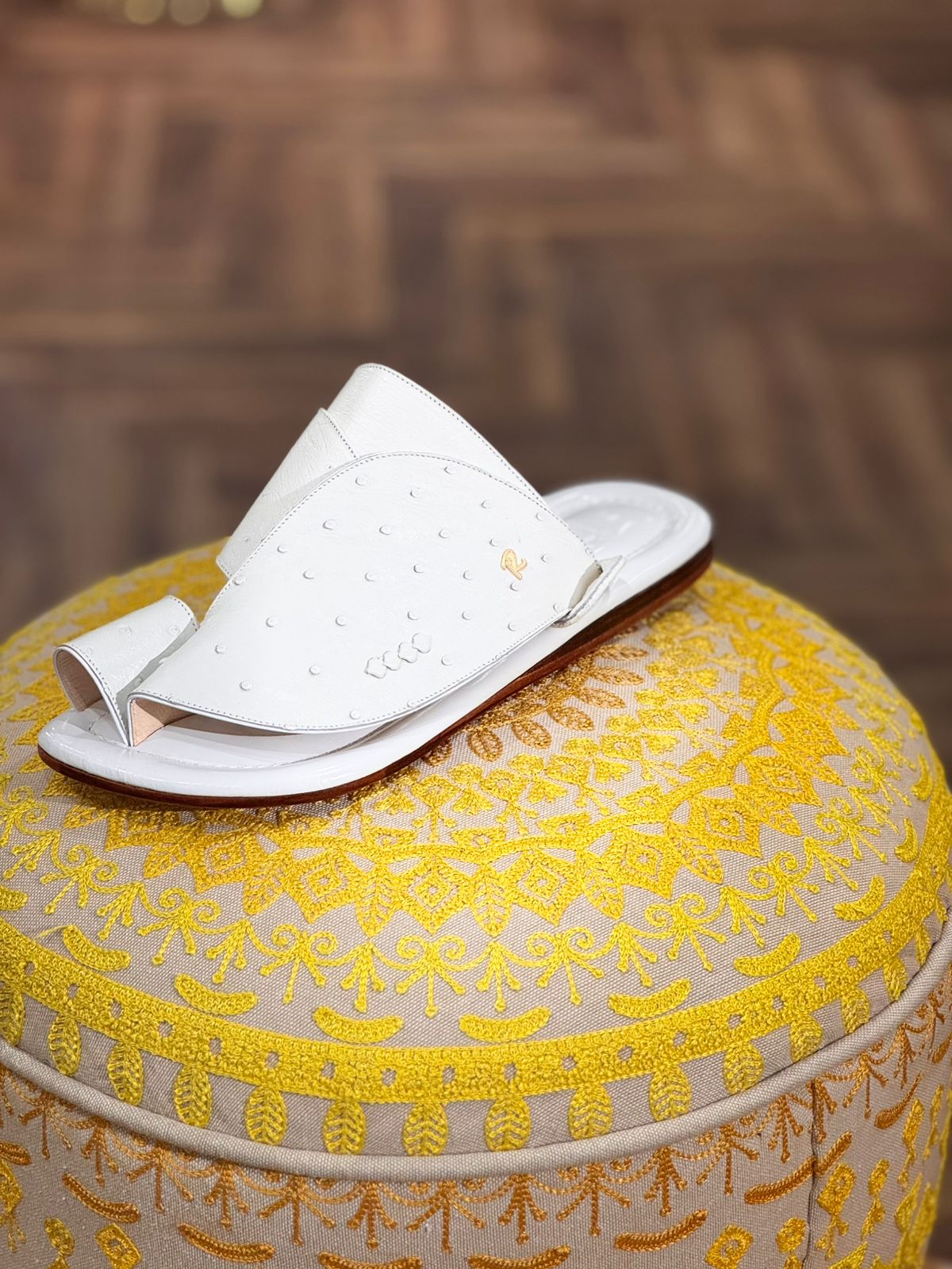 جلد نعام طبيعي ملكي - نعل - ابيض  - صورة 1