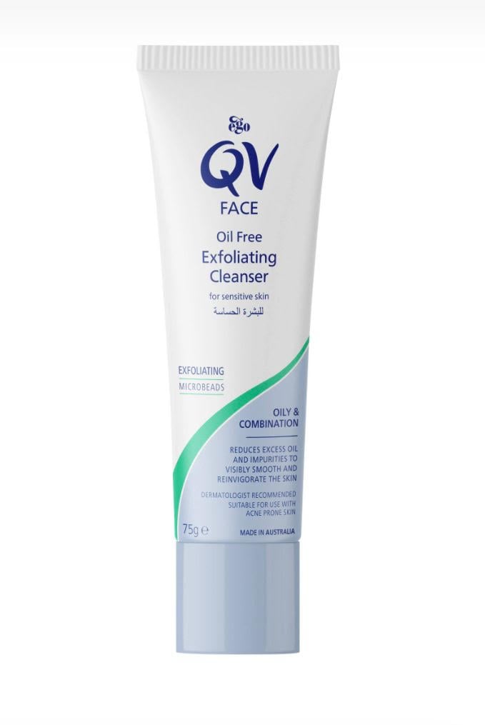 مقشر منظف خال من الزيوت من QV  - صورة 1