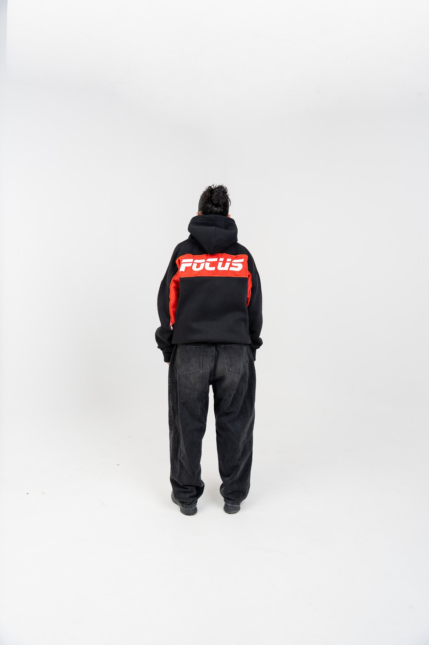 HOODIE BLACK NYLON ZIP RED - صورة 3