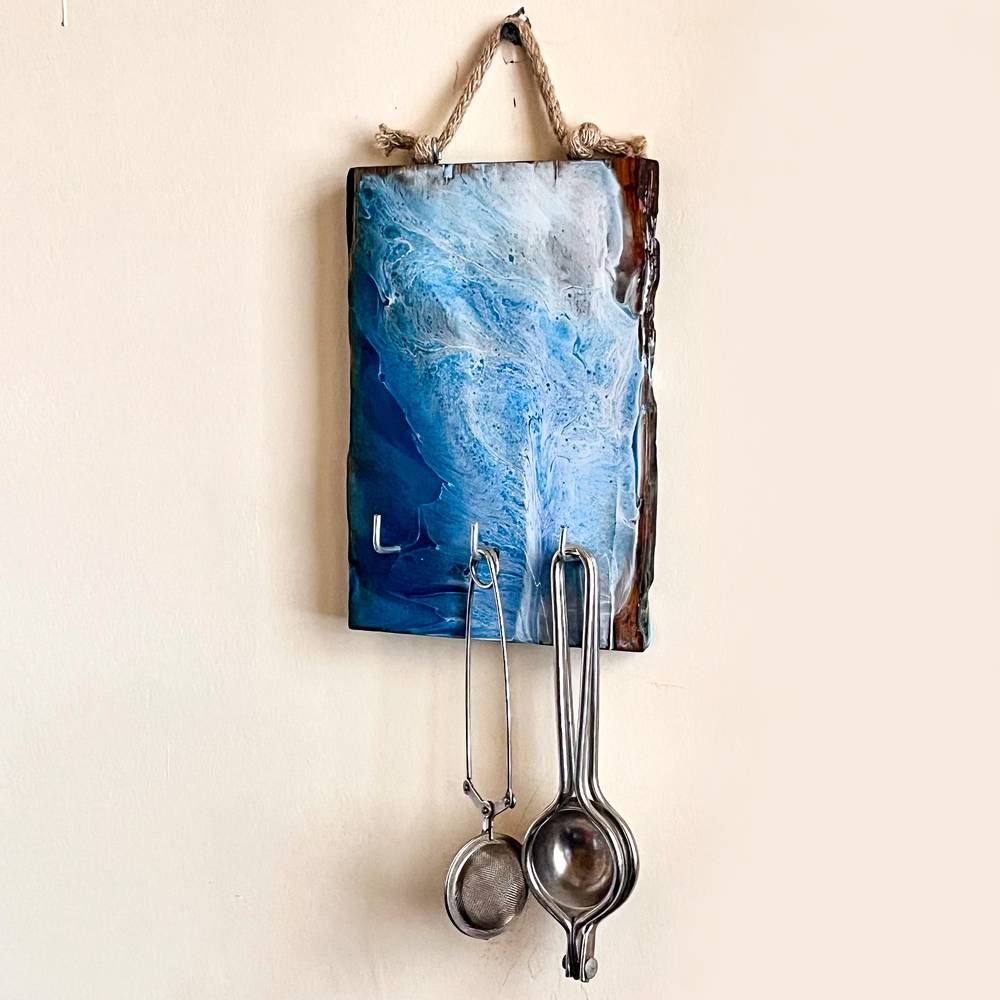 Light blue live-edge Keyholder - Image 5