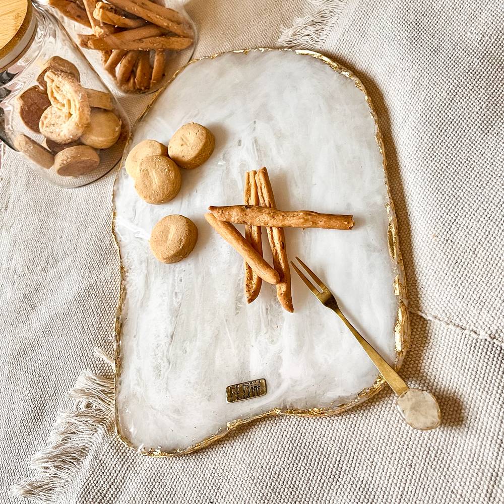 Medium White & gold cheese platter - صورة 2