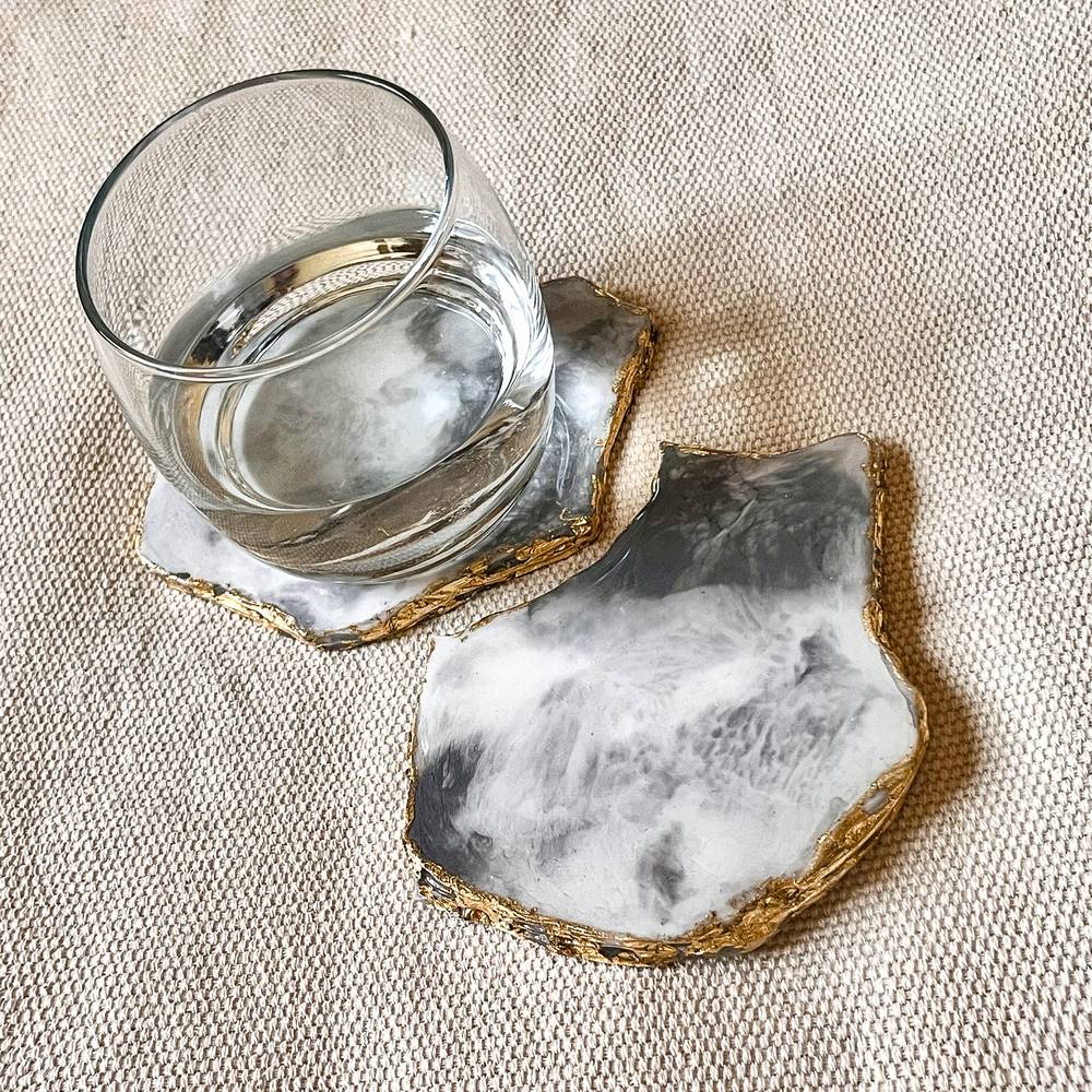 Grey / White agate coasters With Gold Edges - صورة 1