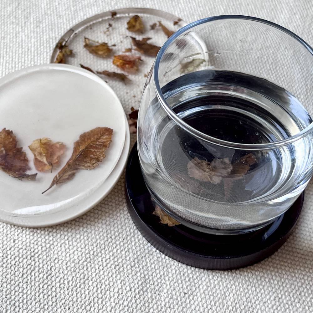 Dark brown, off white & peach floral coasters set - صورة 1