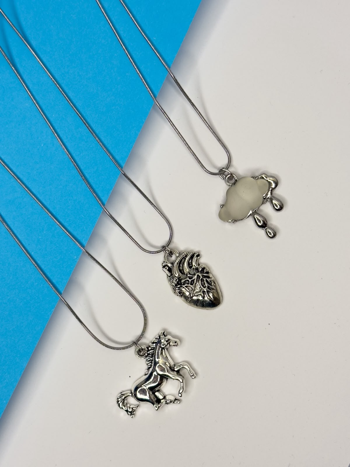 السلاسل الفضية / Silver necklaces