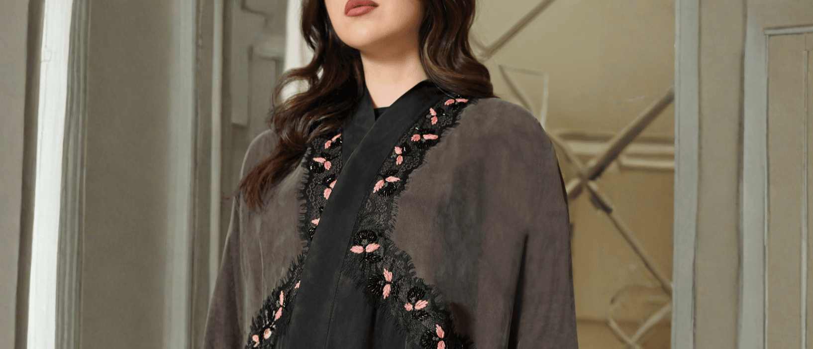 عبايات مطرزة