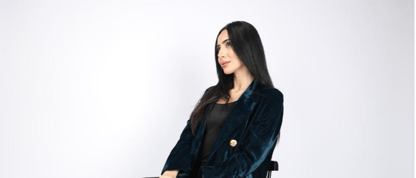 عبايات ملونة