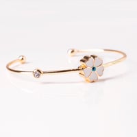 WHITE FLOWER BRACELET - Image 2