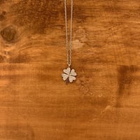 THE FLOWER NECKLACE; SILVER - Image 3