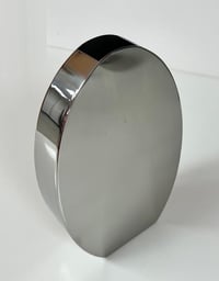 Vertical Oval S/Steel Vase - صورة 5