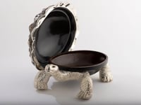 Limited Edition Galapagos Tortoise Decorative Box with Limpet Shells - صورة 8