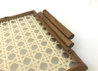 Medium Rectangular Bamboo Tray with Natural Straw & Glass Bottom - صورة 4