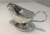 Gravy Boat with Base + Handle - صورة 10