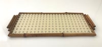 Medium Rectangular Bamboo Tray with Natural Straw & Glass Bottom - صورة 7