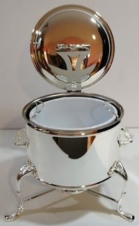  Small Round Silver Classic Chafing Dish with two handles on the sides - صورة 4