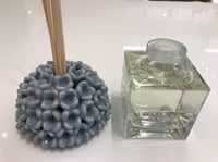 Scent Diffuser Clear Bottle with Lid in Pearl Grey Color - صورة 4