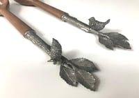 Salad Server Set with Decorative Birds - صورة 4