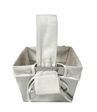 Square basket high base with cream linen fabric - صورة 3