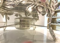 Medium Rounded Silver Chafing Dish with Roses Décor - صورة 6