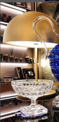 Susan Round Centerpiece - صورة 1