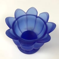 Small Crystal Vase Lotus Flower in Blue Color - صورة 5