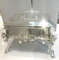 Medium Rectangular Silver Chafing Dish with Roses Décor - صورة 6