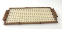 Medium Rectangular Bamboo Tray with Natural Straw & Glass Bottom - صورة 2