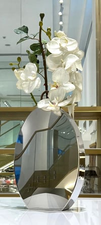 Vertical Oval S/Steel Vase - صورة 1