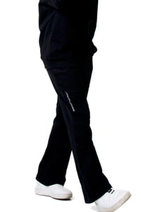 black pants - صورة 4