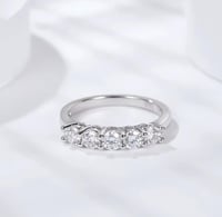 خاتم إتيرنتي مويسانيت 5 أحجار – فضة 925 | زفاف وخطوبة | 4mm - Image 1