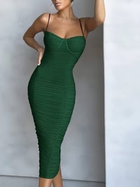 فستان بلا أكمام للركبة - صورة 1