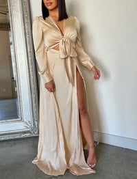 فستان بأكمام طويلة طويل - صورة 1