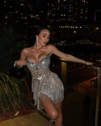 فستان بلا أكمام قصير - صورة 1