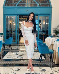 فستان بأكمام مكشوفة مشد للركبة - تسليم فوري - صورة 3