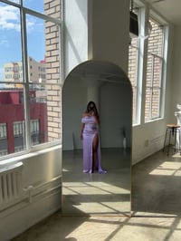 فستان مكشوف الأكتاف ستان طويل - صورة 2
