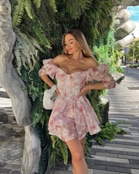 فستان بأكمام طويلة قصير - تسليم فوري - صورة 1