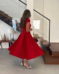 فستان بأكمام قصيرة للركبة - صورة 3