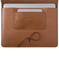Executive Leather Case. Painted bull. Bir Hima, Najran - Image 3