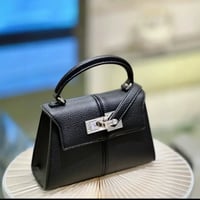 شنطة شِل جلدية – فخامة ناعمة بحجم صغير من JW - صورة 3