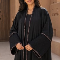 عباية نص كلوش فاخرة قماش ملكي مشجر مع كريستال منثور وتطريز بني - صورة 2