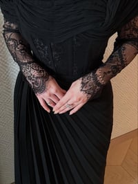 فستان سهرة كورسيه أسود بالدانتيل - صورة 2