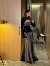 فستان سهرة فاخر بتصميم كورسيه شفاف - صورة 3