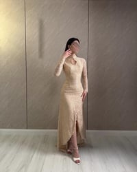 فستان سهرة بيج دانتيل بتصميم راقي - صورة 5
