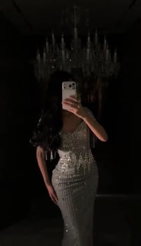 فستان سهرة فاخر مرصّع بالكامل – تصميم أنيق وجذّاب - صورة 5