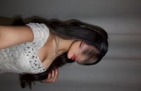 فستان سهرة فاخر باللون الأوف وايت المطرّز بالكامل - صورة 6