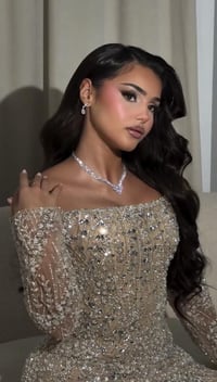 فستان سهرة فاخر مطرّز بالكريستال بقصّة أوف شولدر - صورة 6