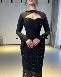 فستان سهرة أسود فاخر بتطريز هندسي وقصّة كورسيه - صورة 3