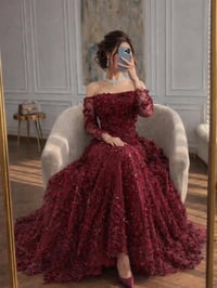 فستان سهرة ملكي فاخر بتطريز ثلاثي الأبعاد – لون خمري - Image 4